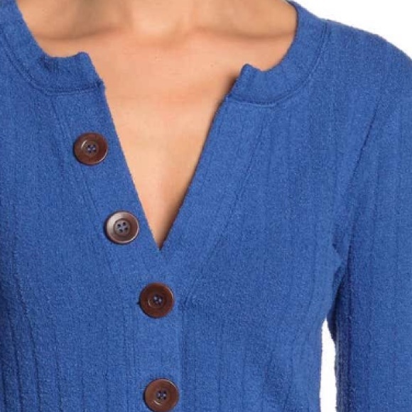 Free people Henley in blue NWT size M or L - Picture 2 of 5